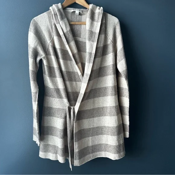 🩶 BANANA REPUBLIC women’s hooded cardigan size medium gray and tan stripes - Picture 2 of 11